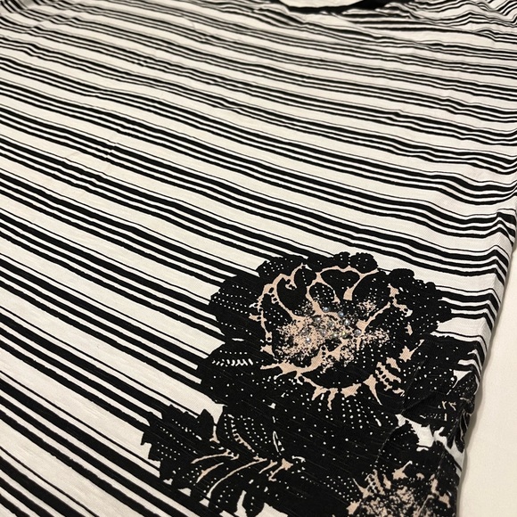 Black and white striped Sumday short sleeve shirt - Picture 3 of 6